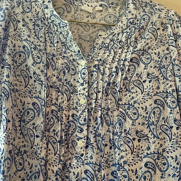 ❤️ 5/$15 GAP blouse - Picture 2 of 5